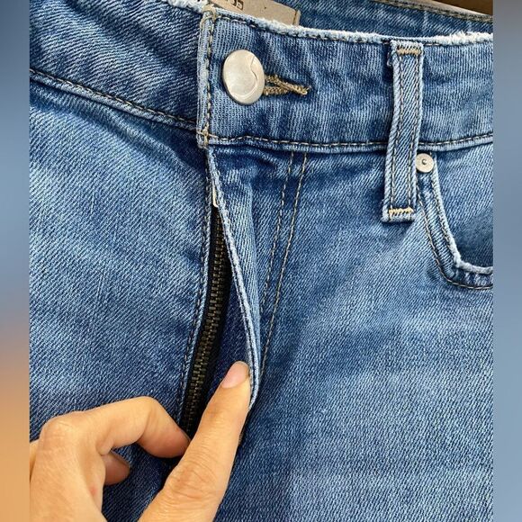 Joe’s Boyfriend Distressed Jean - Picture 6 of 10